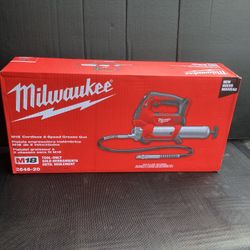 MILWAUKEE M18 18V LITHIUM-ION CORDLESS GREASE GUN ( TOOL ONLY ) 
