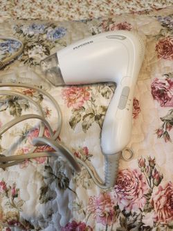 Mini traveling blow dryer