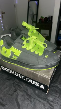 Men’s 9.5 green DC shoe