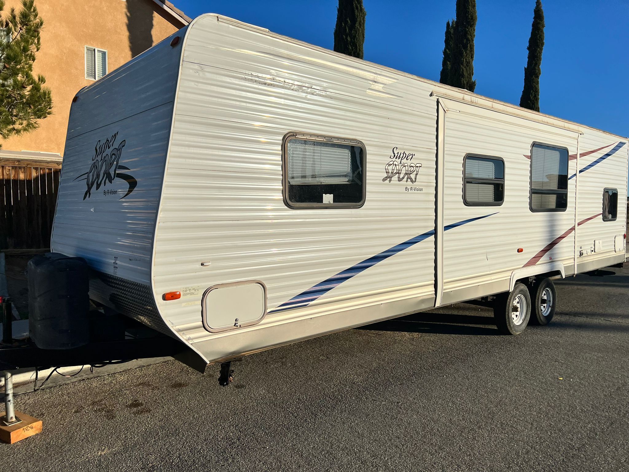 2011 Super Sport Travel Trailer In Victorville Ca for Sale in Fontana