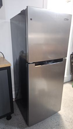 Magic Chef 10.1 cu. Ft top Freezer Refrigerator Platinum Steel