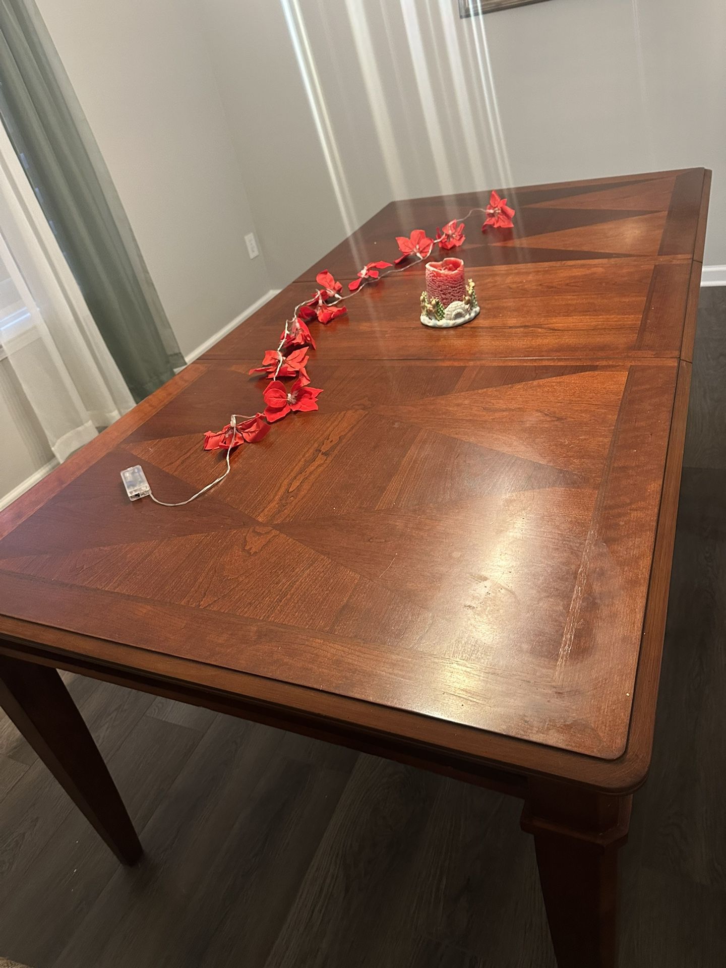 Wooden Expandable Table 