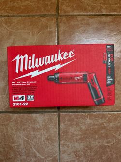 Milwaukee M4 1/4" Hex 2-Speed Screwdriver Kit