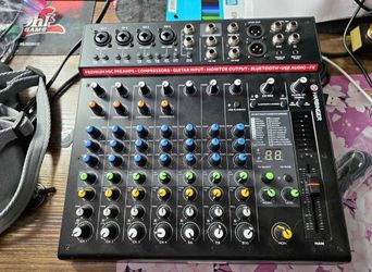 Harbinger LX12 Mixing and Production Console
