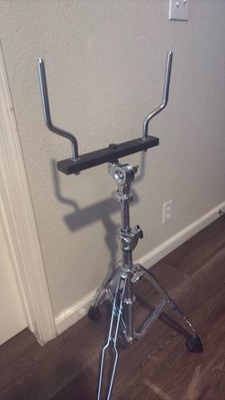 Pearl drum stand.