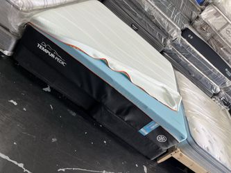 King mattress tempur-pedic luxe breeze firm