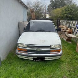 Parting Out Or 1000$  99 Chevy S10 