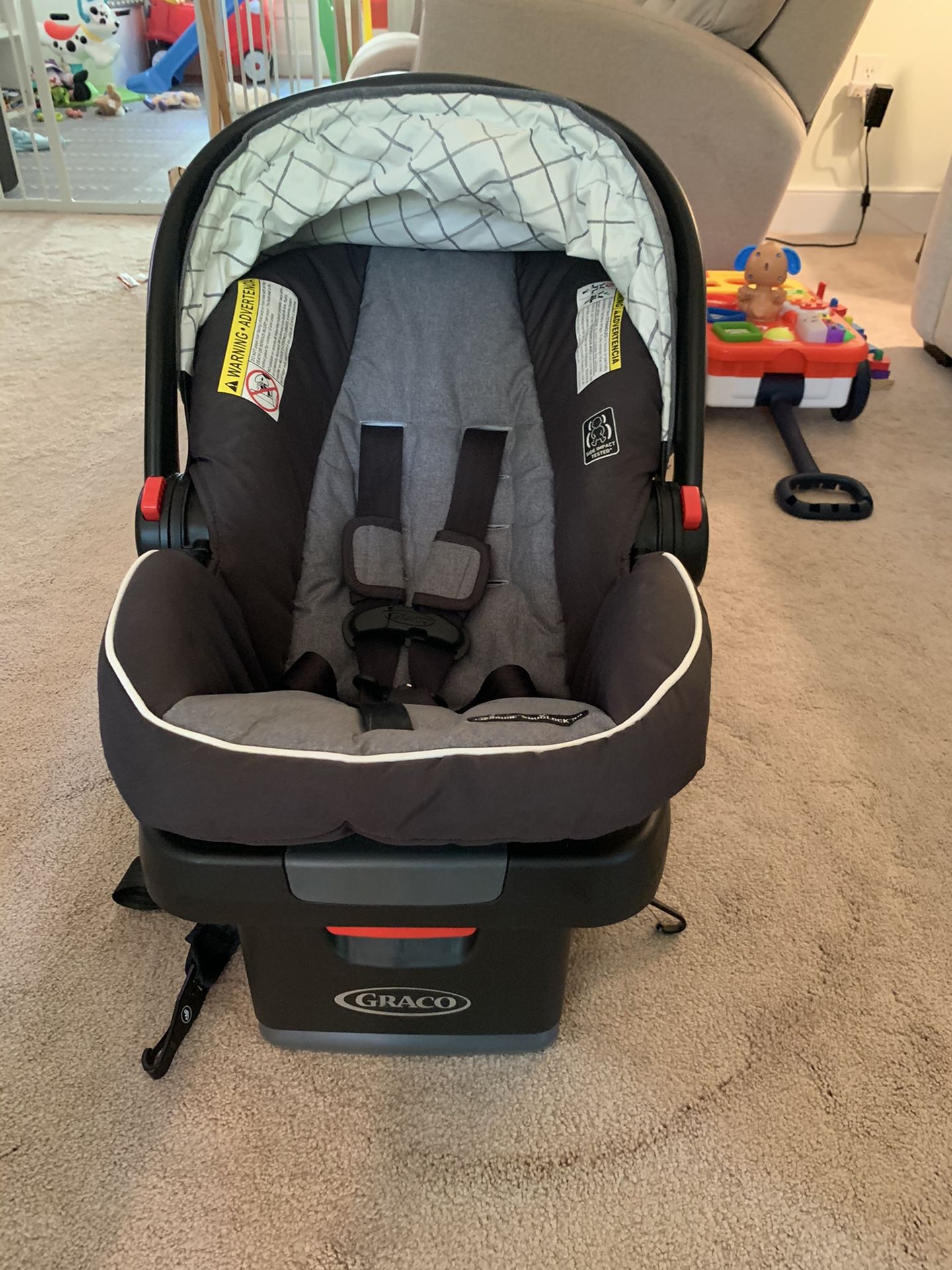 Graco SnugRide SnugLock 30 Infant Car Seat Rear Facing
