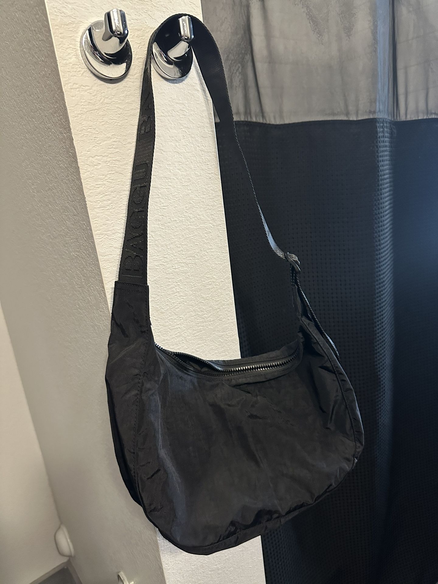 BAGGU Medium Nylon Crescent Bag