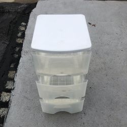 Very Good Condition Plastic Dresser 