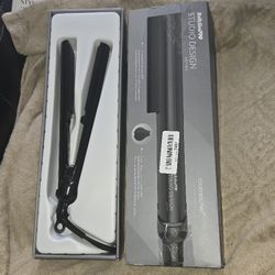 Flat Iron  Babyliss Pro Studio Design Series Rootreacher 1.5" Flat Iron