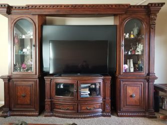 Entertainment center