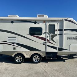 2011 Keystone Bullet Premier Ultra Lite 19FBPR