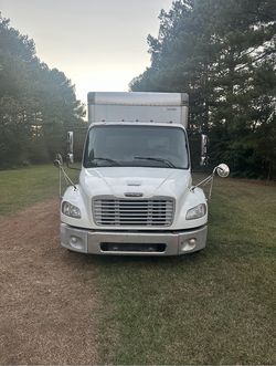 2005 Freightliner M2