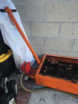 Oil drain pan wit manual pump