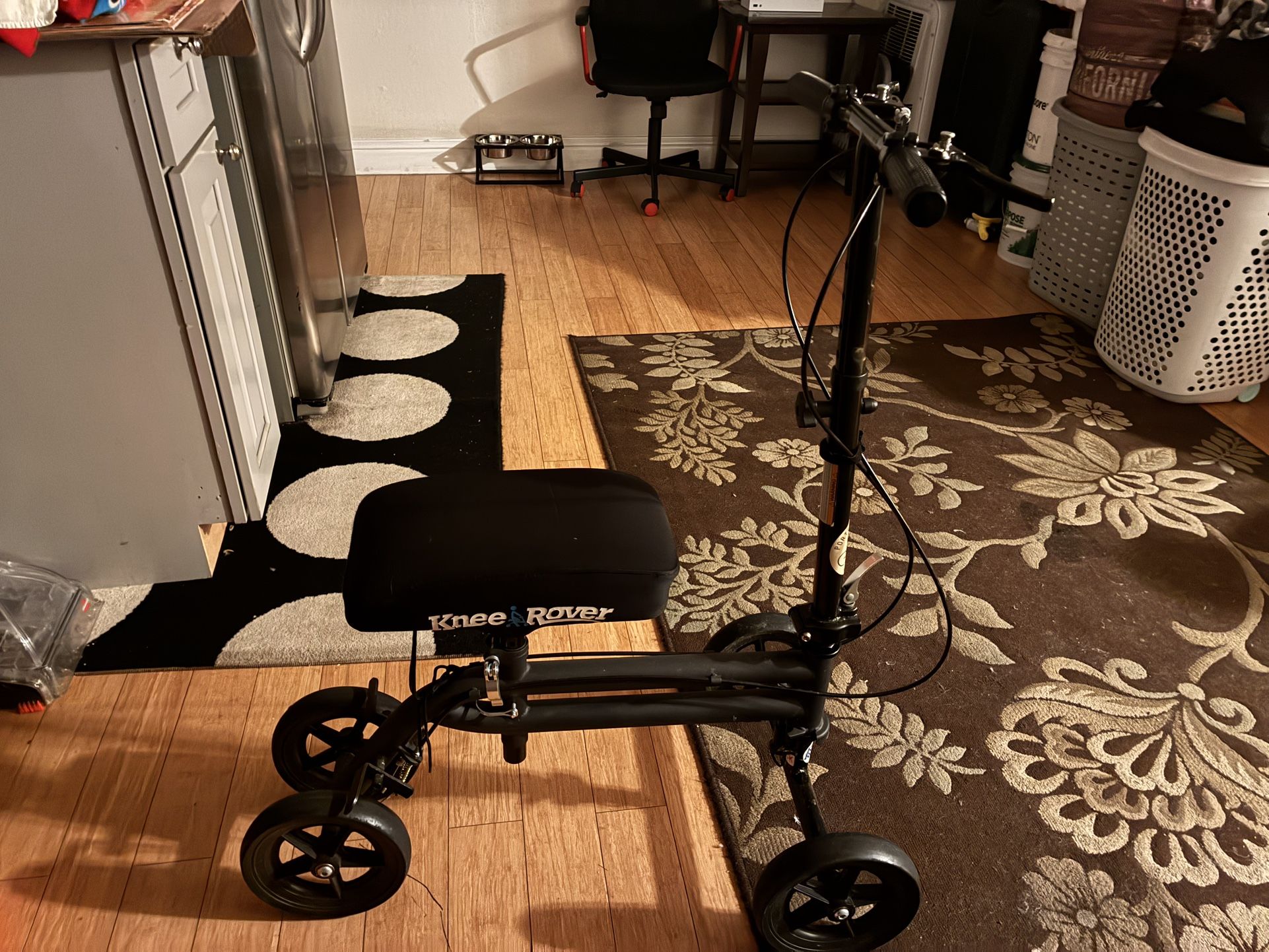 Steerable Knee Walker