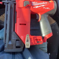 Milwaukee M12 18 G Brad Nailer