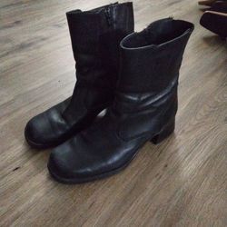 Santana Canada Black Leather Ankle Boots