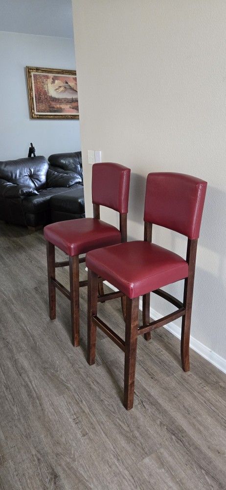 2 bar stools