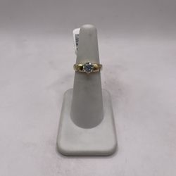 14kt Gold Engagement Style Ring w/ Solitaire Style Design 
