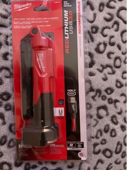 Milwaukee red lithium usb3.0 rechargeable flashlight