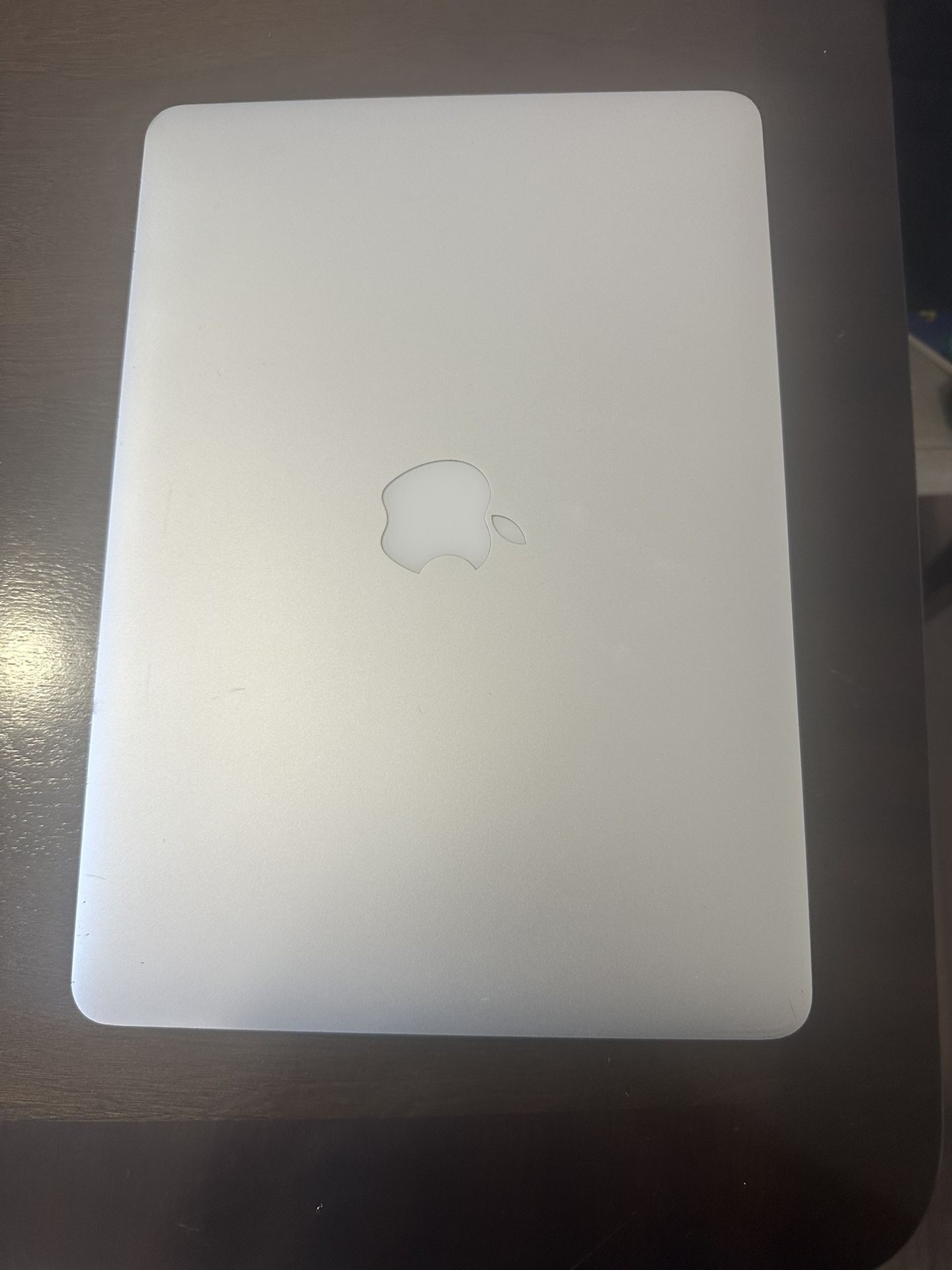 Silver MacBook Air 2015