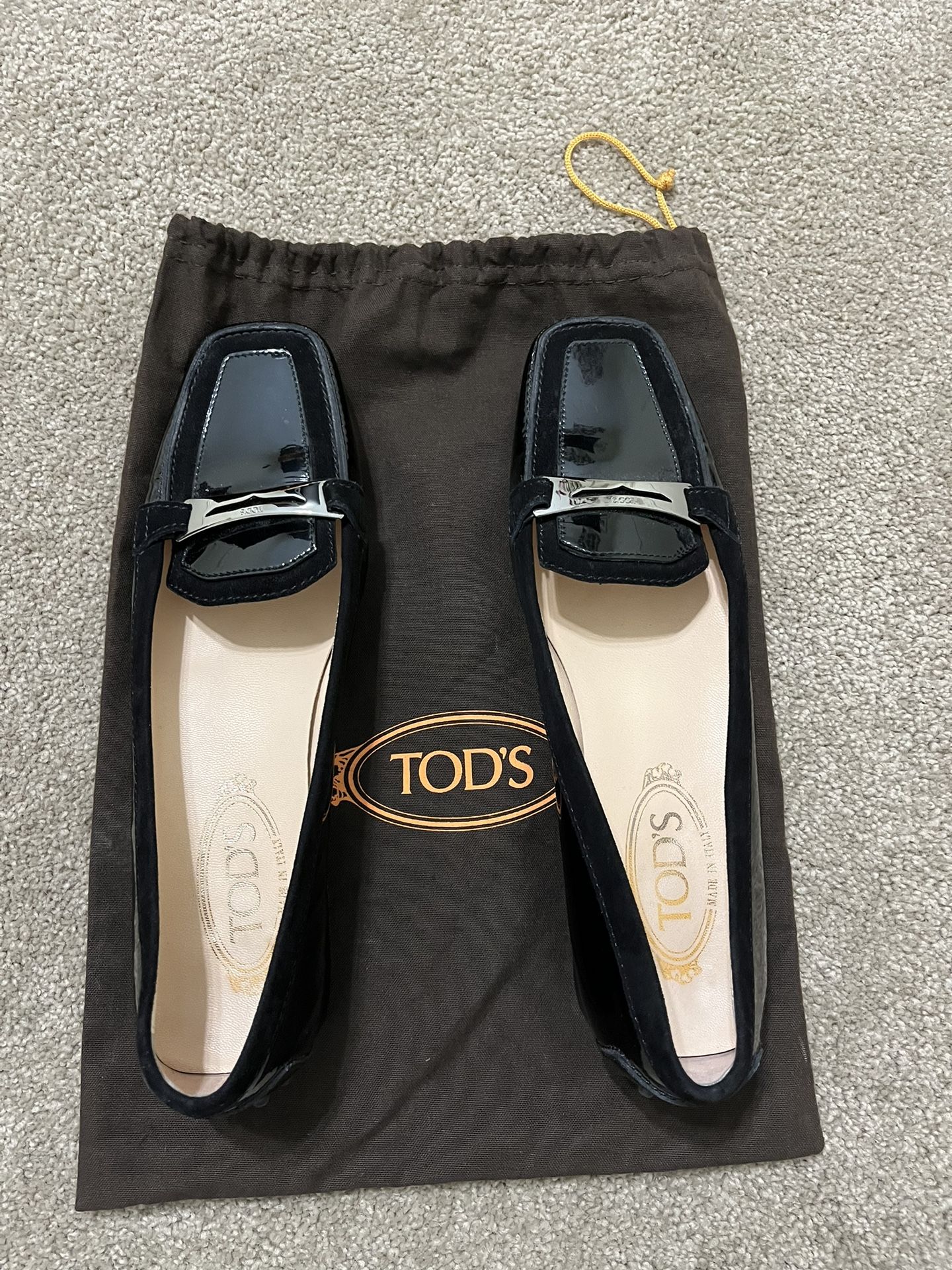 Tod’s Black Flats