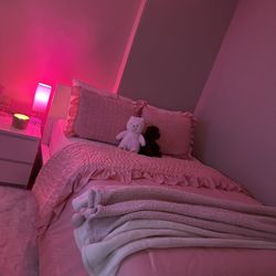 Affordable Bedroom Set - Great Condition!