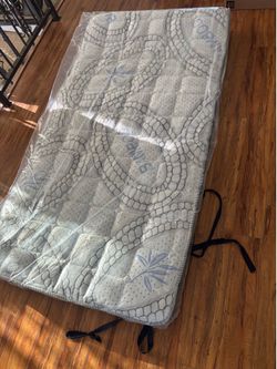 Queen foldable mattress