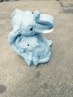 Mother And Baby Elephant Statue (Concrete)
