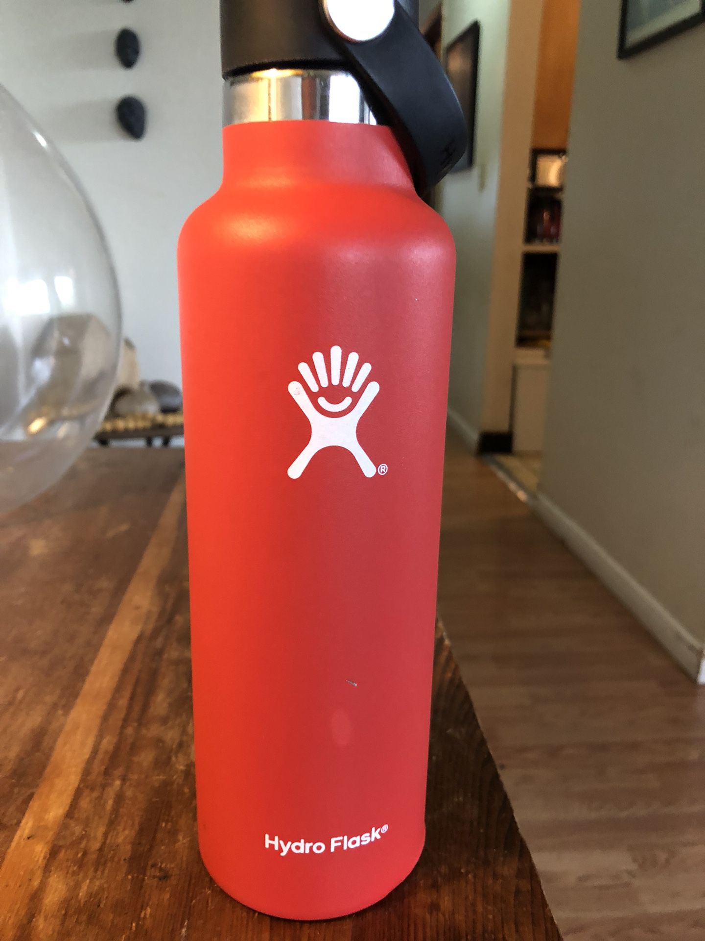 21 Ounce Red Hydro Flask/ Read Description And Look At The Pictures 