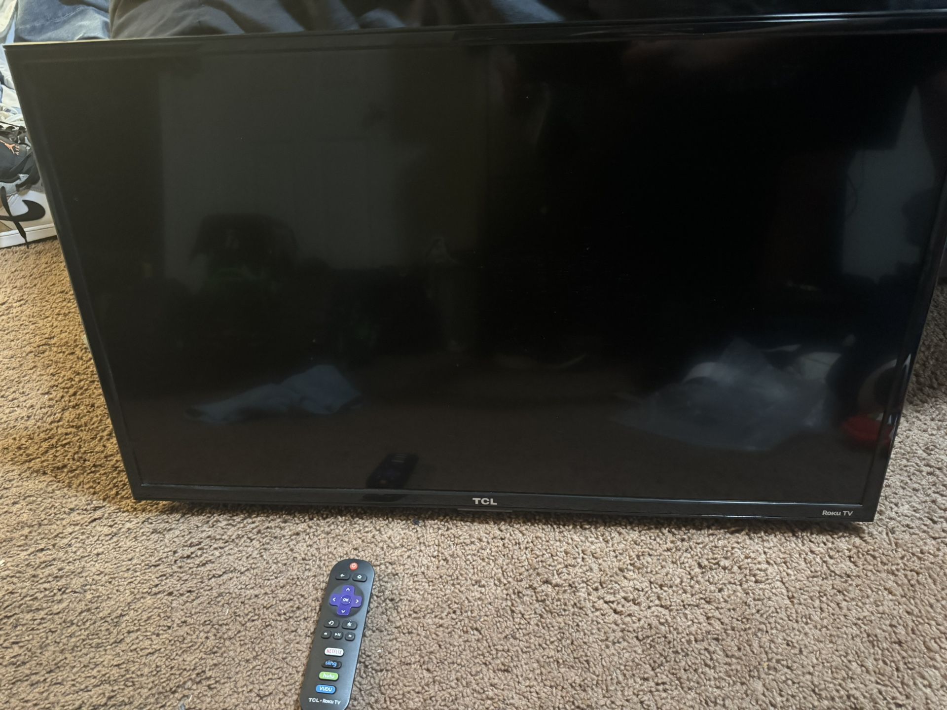 πΈ TCL 32β Roku Smart TV w/ Wall Mount & Remote β Stream Ready DEAL!