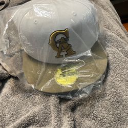 New Era Fitted Hat 7 3/4 Brand New Never Worn