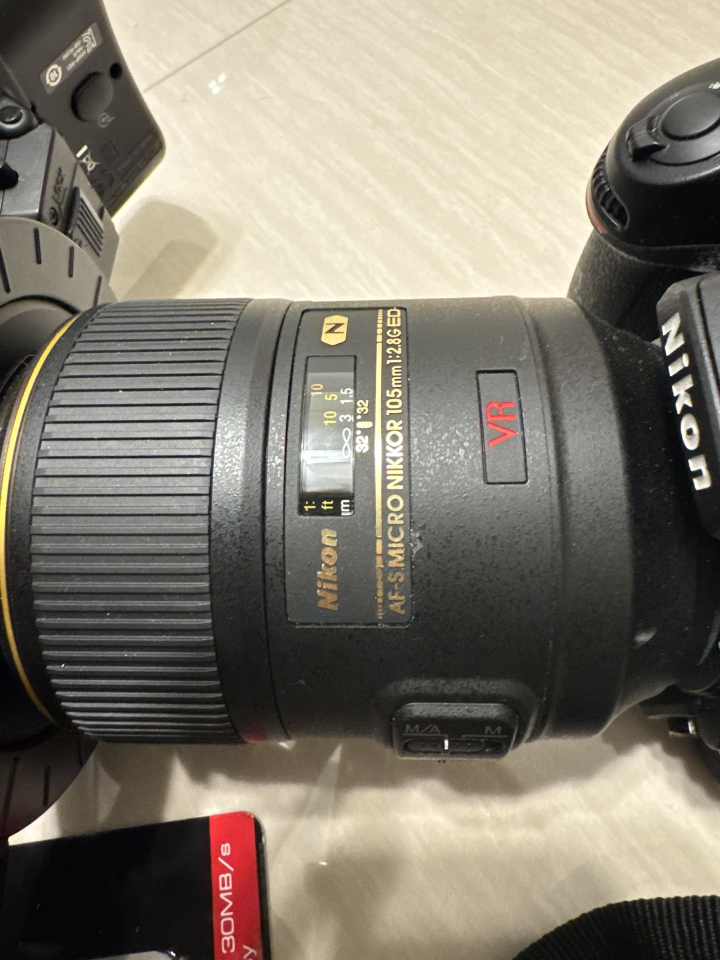 Nikon D7500 With Lens And R1 Close Up Lens Kit
