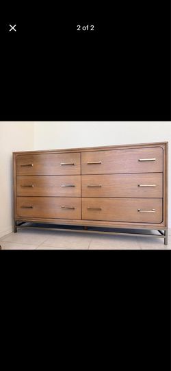 Mid-Century Modern 6-Drawer Dresser – Oak Finish with Brass Hardware & Metal Base (City Furniture)