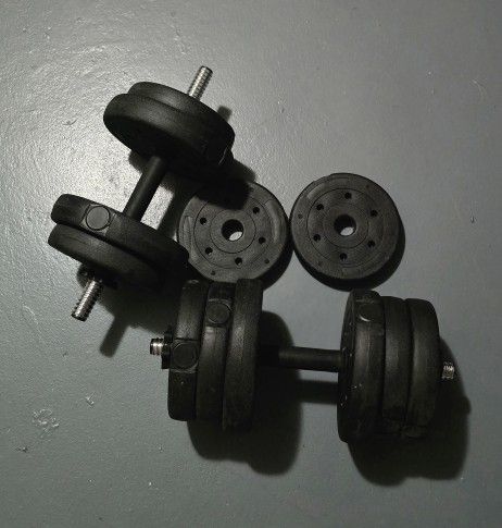 66 Lbs Adjustable dumbbell weight set.