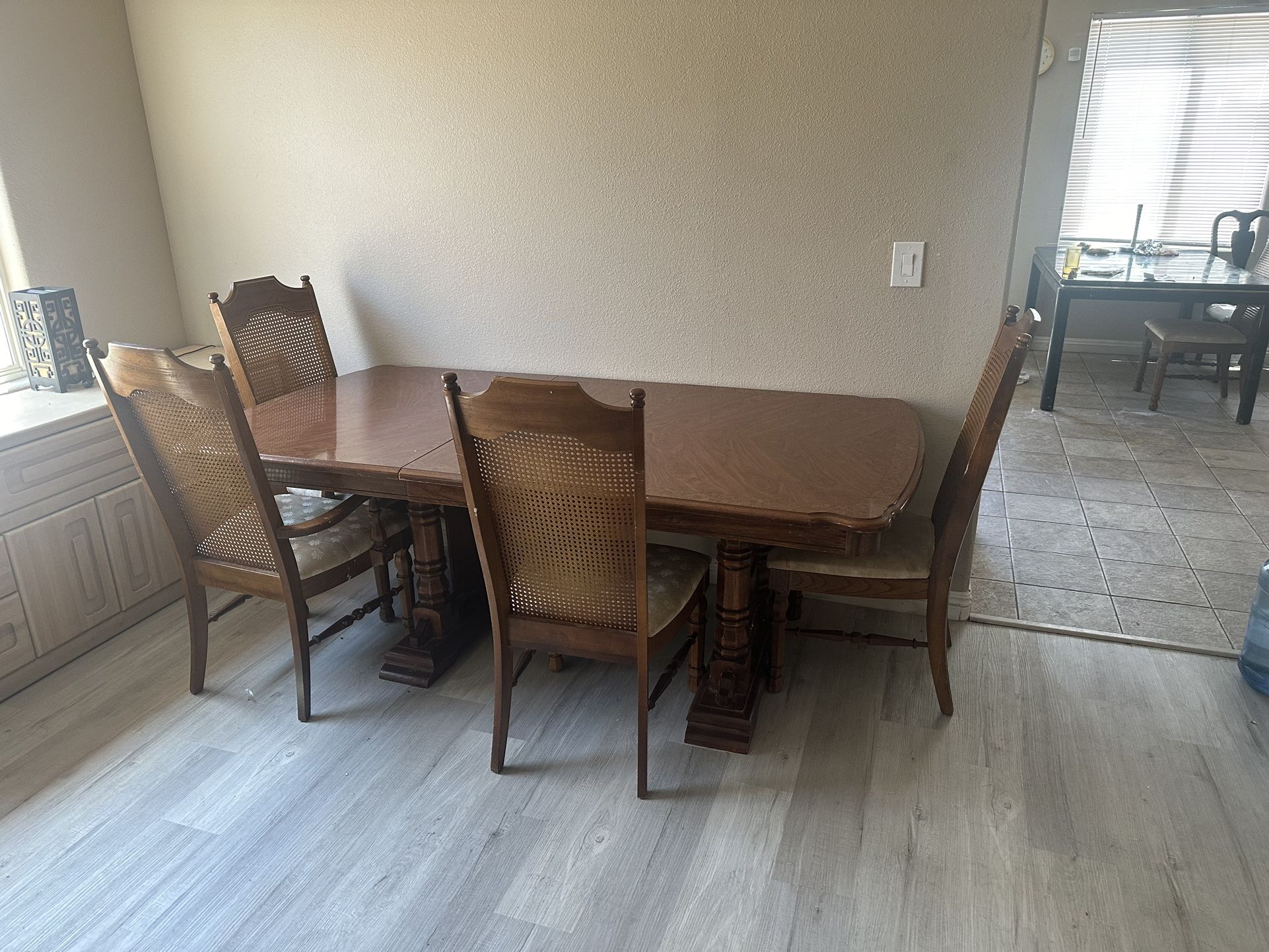 Table  With   4 Chair 