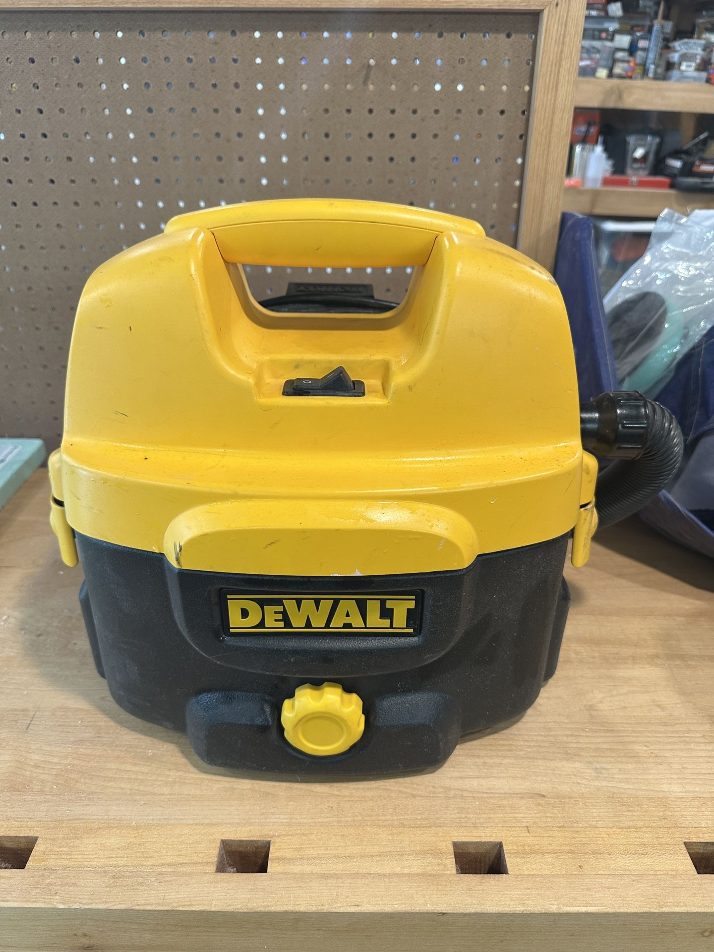 Dewalt 18v DC500 Heavy Duty 2 Gallon Shop Vac