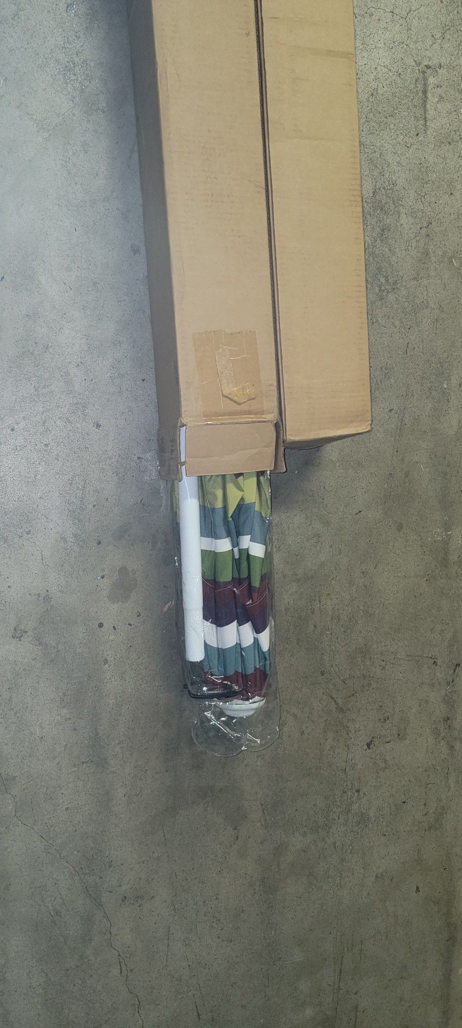 Patio Umbrella (7.5' x 7.5'x 7.1' )  2 packs