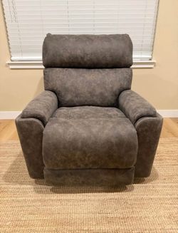 Stanton Furniture 823 Power Headrest and Lumbar Reclining Chair
