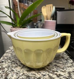 4 piece Tupperware