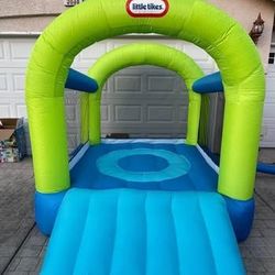 Little Tikes Splash 'n Spray Indoor/Outdoor 2-in-1 Inflatable Bouncer