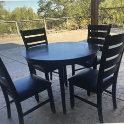 Dinning Table/ Chairs