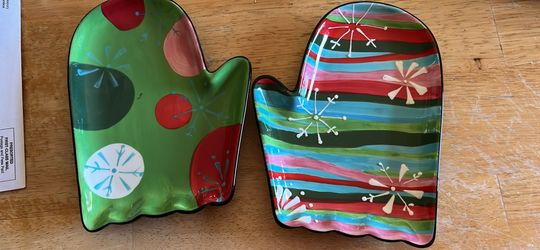 Winter Home Interiors, Ceramic Trays that look like mittens