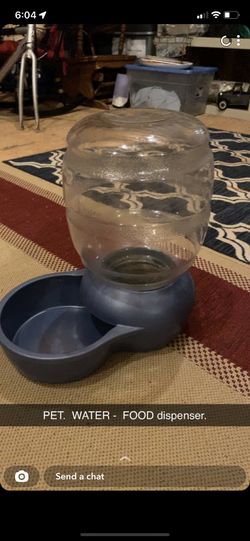 Food/water dispenser for pets