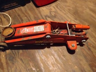 Vehicle jacks