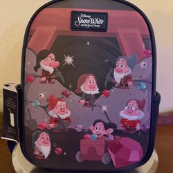 Bioworld Disney Snow White and the Seven Dwarves mini light up backpack (New)