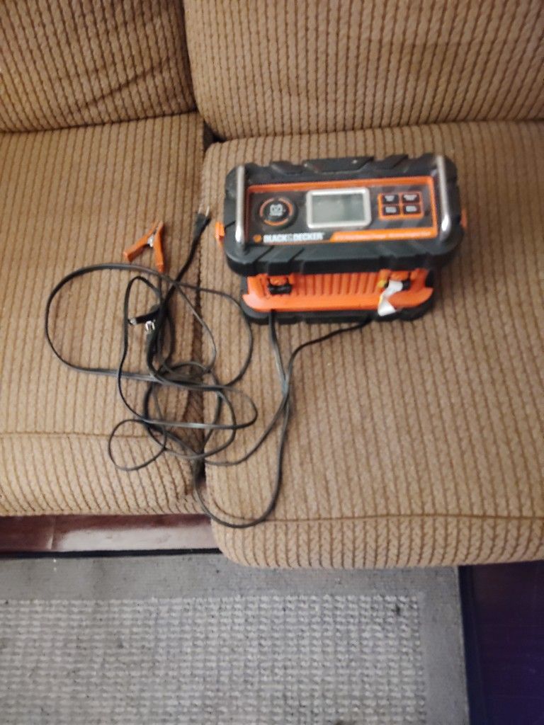 Black And Decker 0-15 Amp Batterycharger 40 Amp Engine Start 