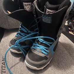 ThirtyTwo Boots Size 9