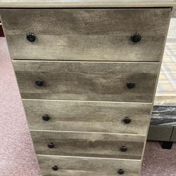New 5 drawer Dresser Chest 